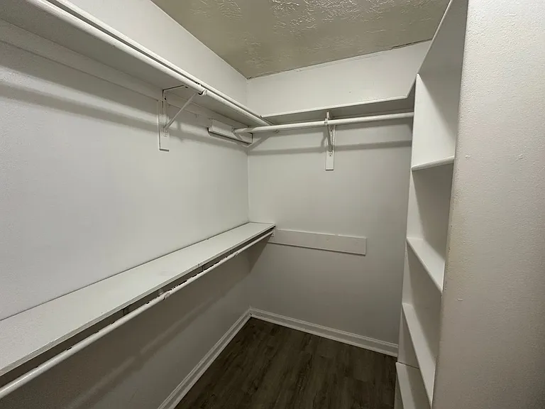 4045 Cavalry Dr — Photo 34