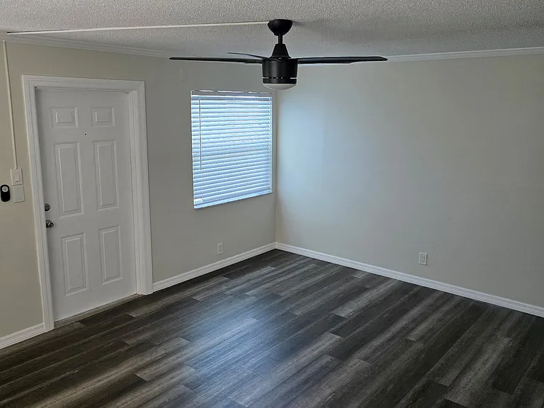 611 NE 14th Ave #201 — Photo 2