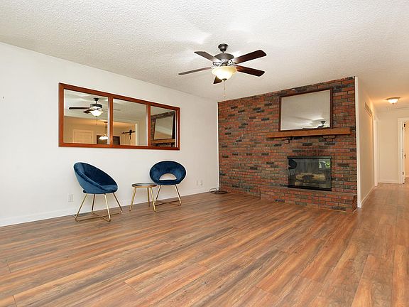 4th image of 7546 Elton St