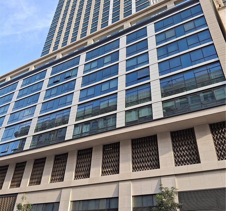 1st image of 400 S Broadway Ave