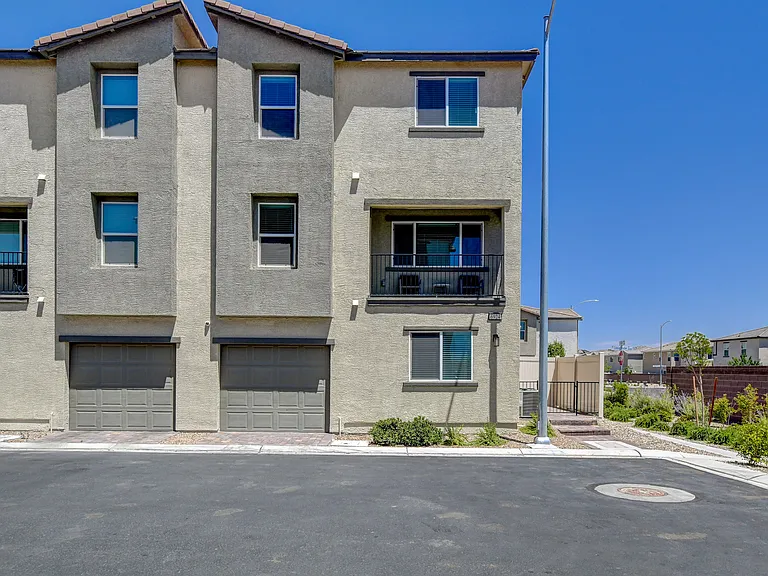 6924 Spicy Merlot St — Photo 38