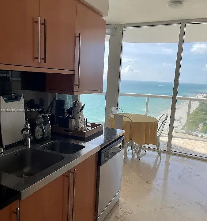 6365 Collins Ave #3404