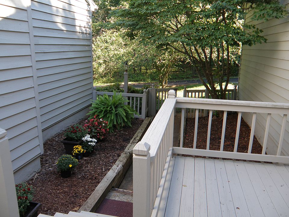 1st image of 106 Ivy Lake Dr