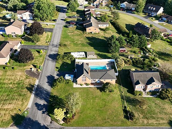 5th image of 47 Emerald Dr