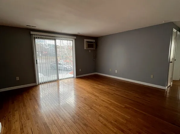 1261 Church St APT 19, New Bedford, MA 02745