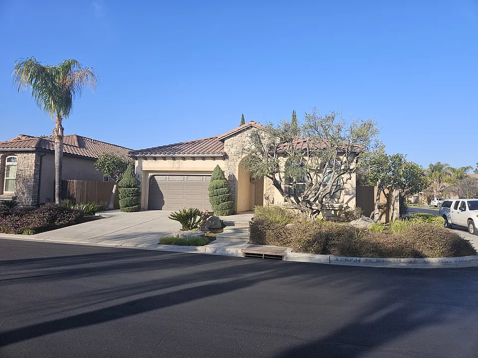 1564 E Via Estrella Dr