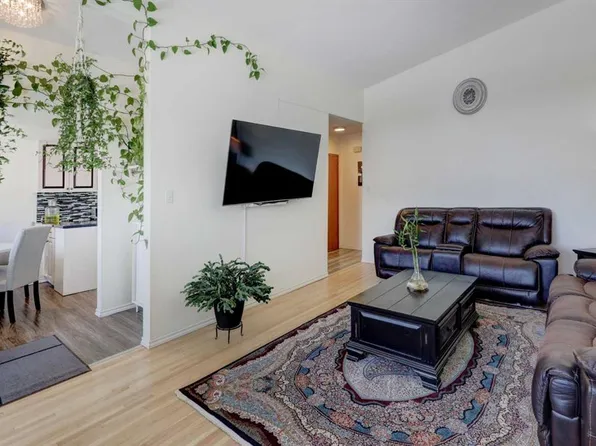 4721 E Edmonton Trl NE, Calgary, AB T2E 3V7