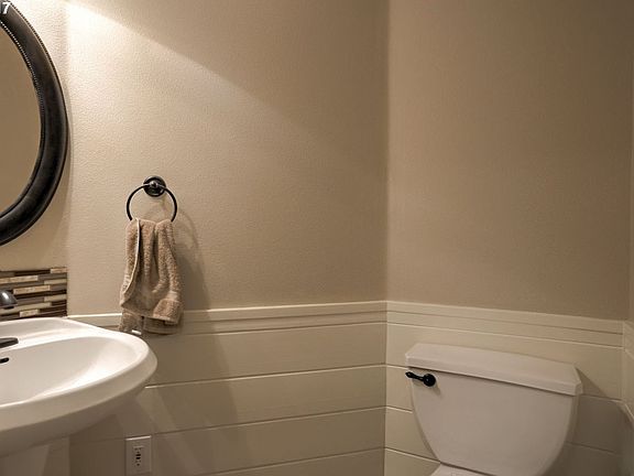 3rd image of 520 College Dr NW