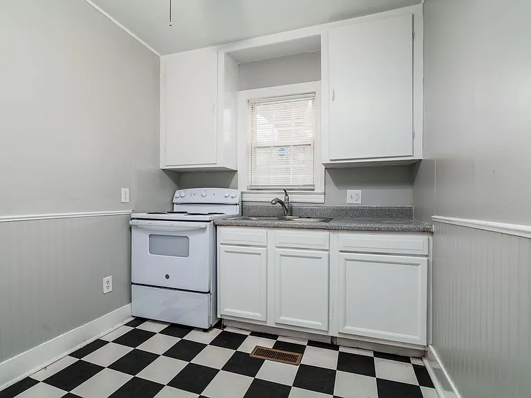 5744 Hoover Ave — Photo 5