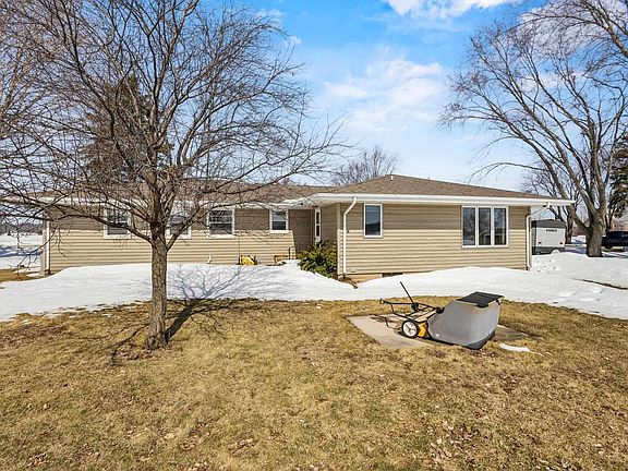 3rd image of 4576 Algoma Rd