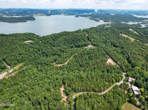 10/11 Lake Front Dr, Dandridge, TN 37725