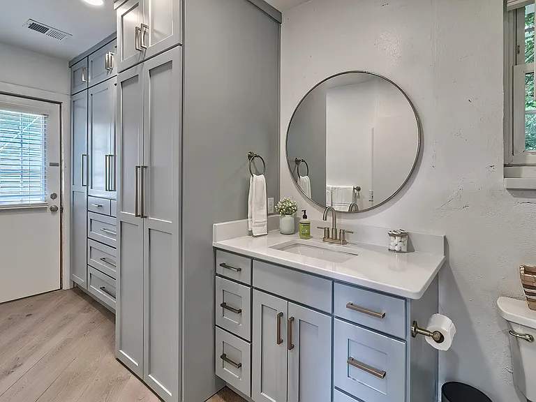 2408 Lincoln St — Photo 28