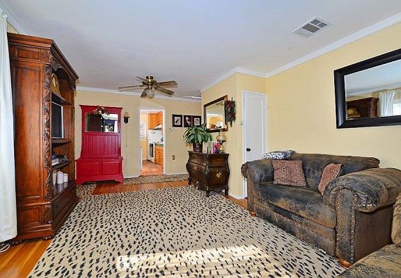 3rd image of 10128 Casa De Oro Blvd
