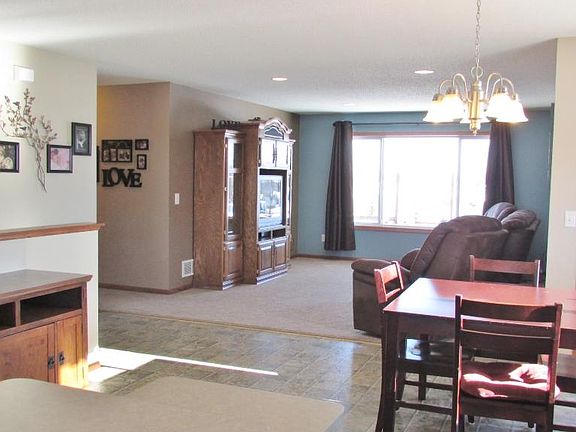 3rd image of 1230 Parkview Ct
