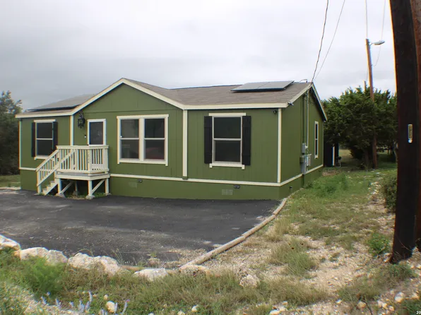 1824 Live Oak Dr, Canyon Lake, TX 78133