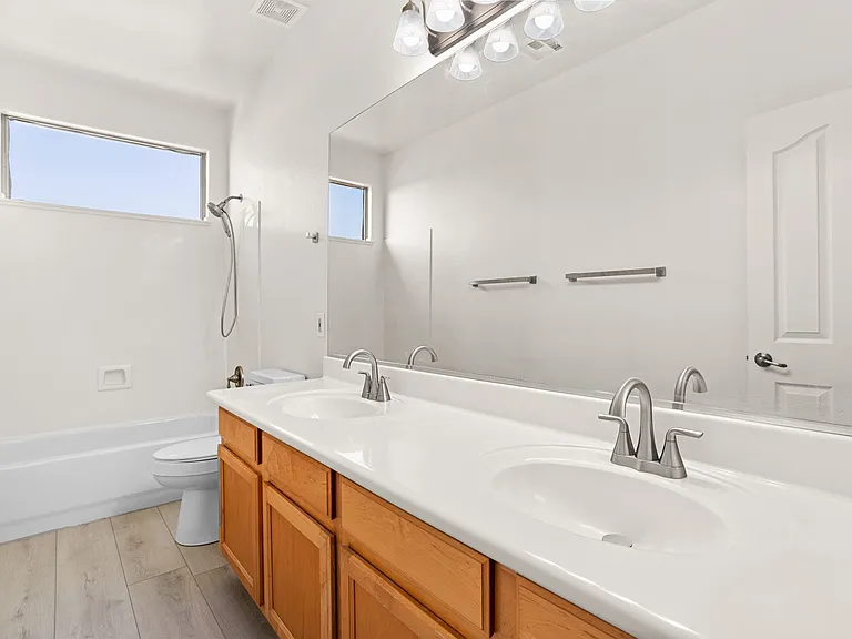 1247 E Kenwood St — Photo 18