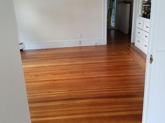 3rd image of 162 S Pleasant St #1