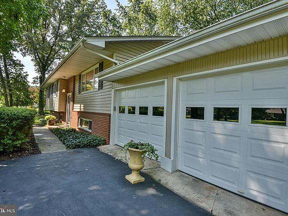 2nd image of 821 Cedarcroft Dr