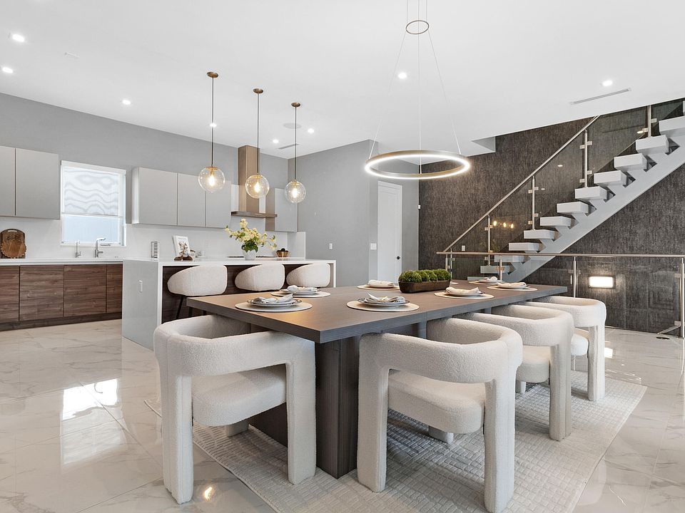 1st image of 15 SE 11th Avenue