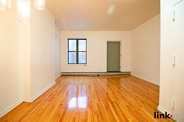 Rented by Link NY Realty | media 32