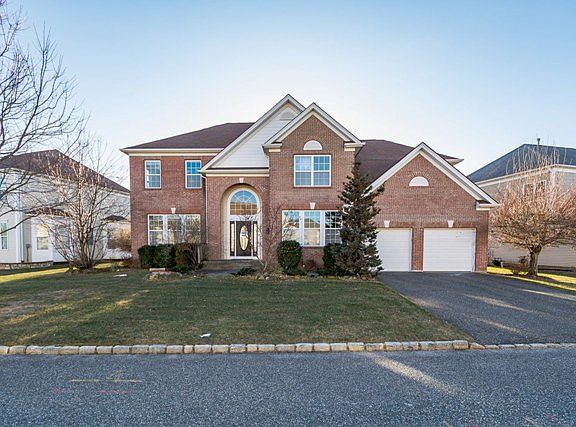 2nd image of 5 Pinehurst Dr