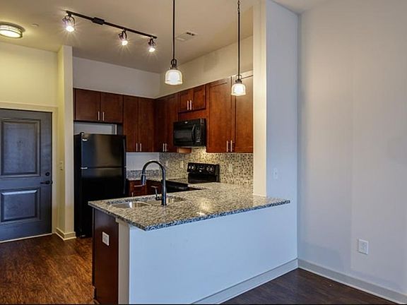 4th image of 1711 18th Ave S #302