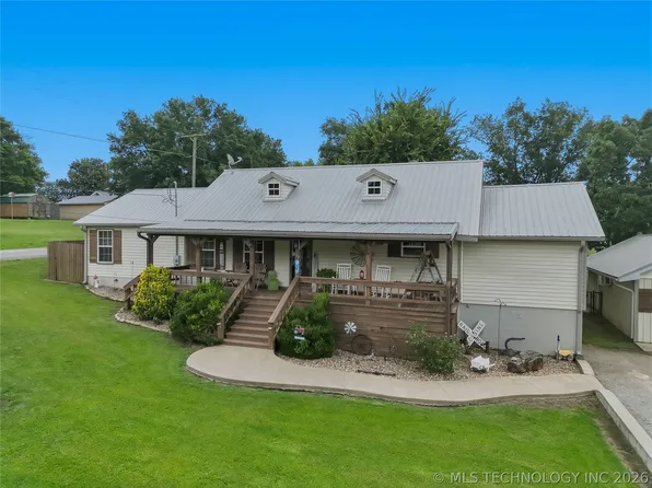 809 N K St, Quinton, OK 74561