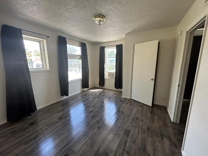 2 bed, 1.0 bath, 850 sqft, $1,040 — Photo 1