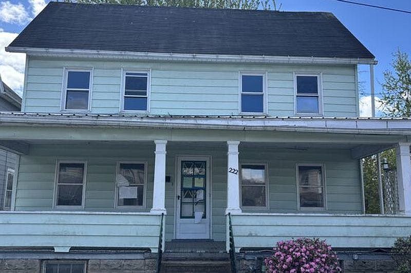 1st image of 222 Hughes St