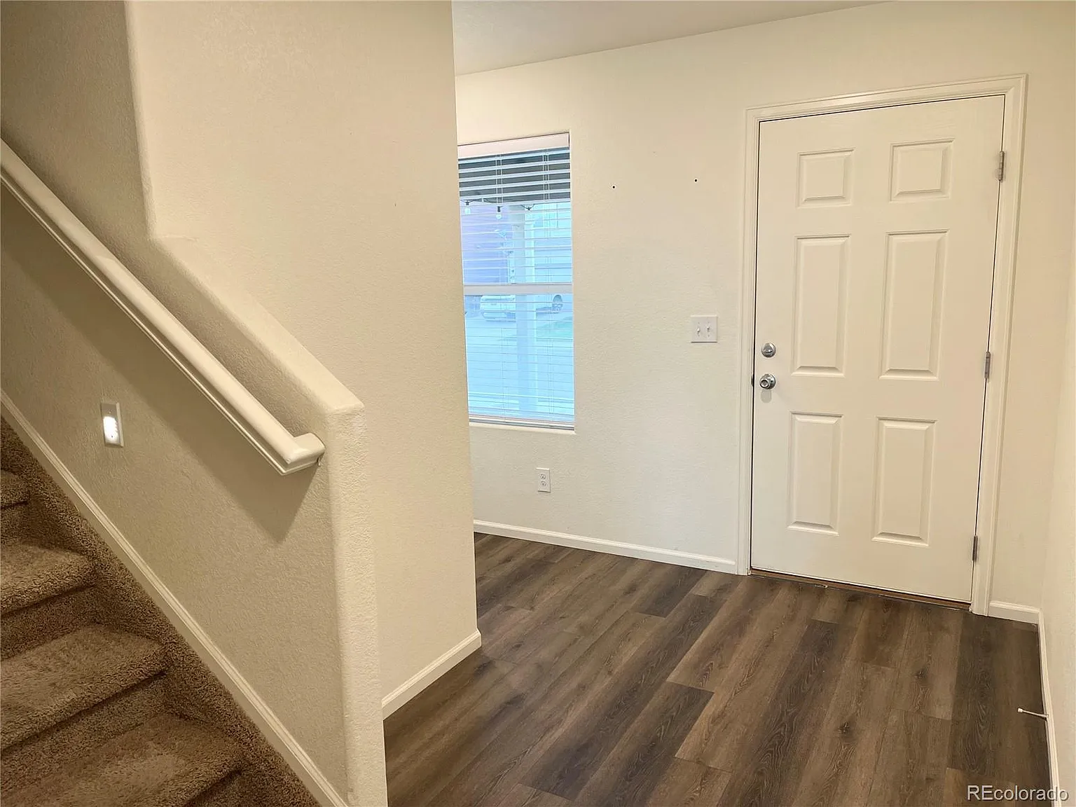 3 bed, 2.5 bath, 1931 sqft, $2,600 — Photo 2
