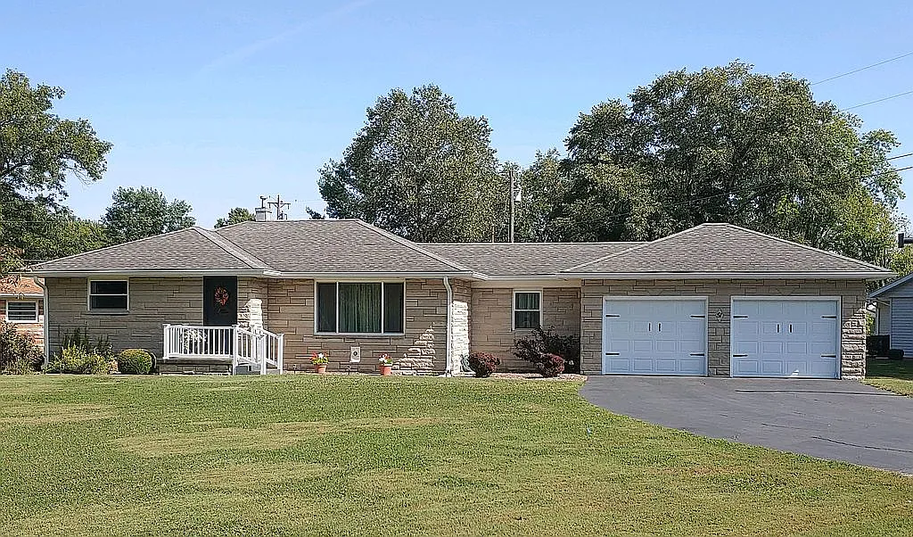 51 E Village Dr photo 1