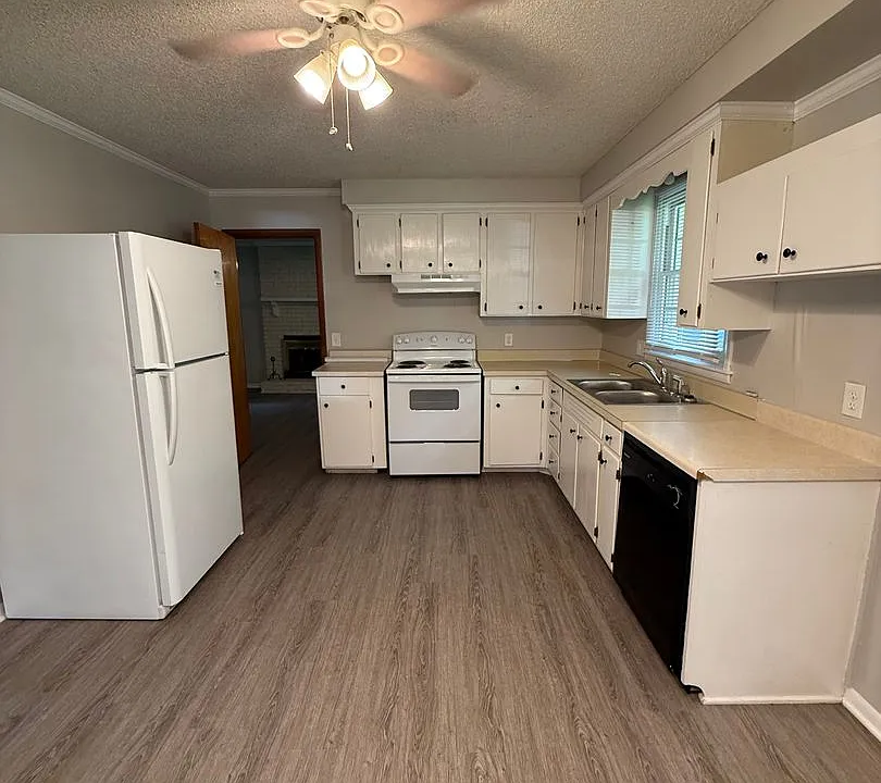 110 Oakwood Dr