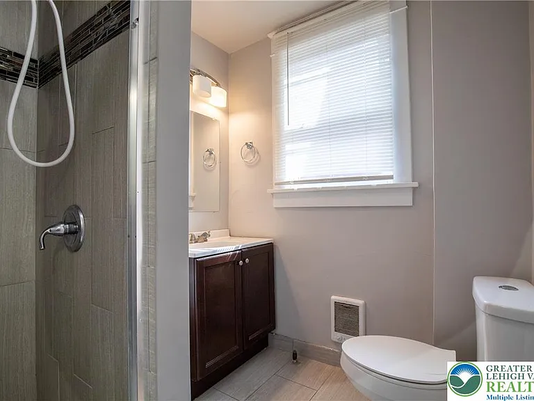 68 S Meade St — Photo 37