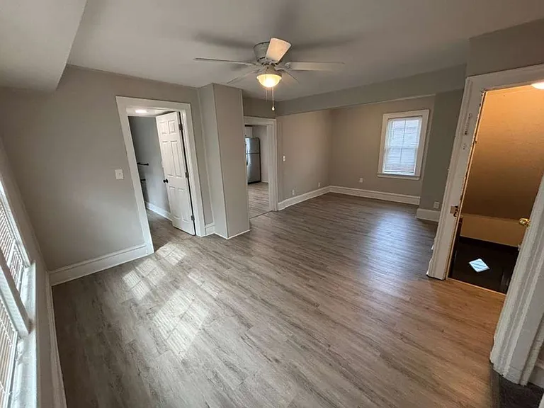 4200 Whitman AVE — Photo 4