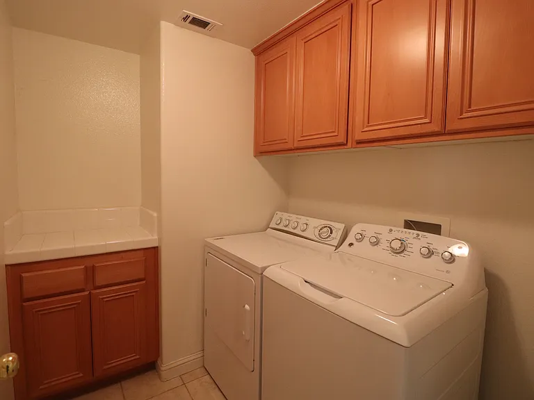 926 E Louisa Ter #A — Photo 12
