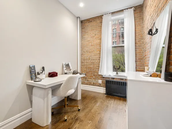 321 West 11th Street image 7 of 12