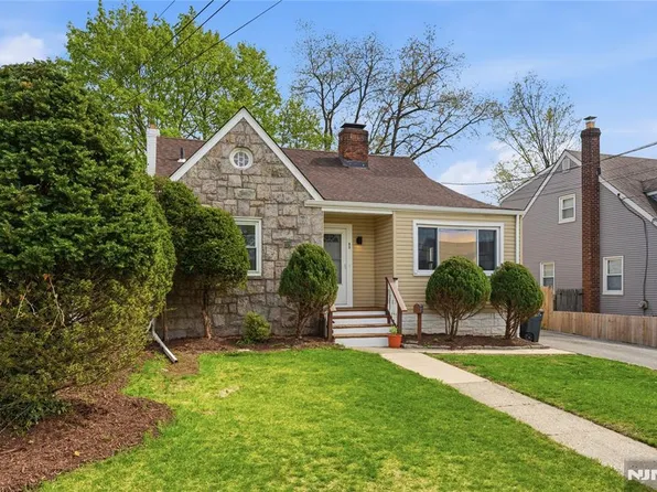 55 Huntting Dr, Dumont, NJ 07628