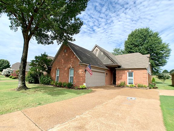 2nd image of 485 Fairway Oaks Dr