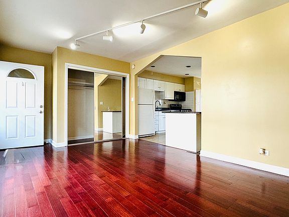 4th image of 4035 N Keystone Ave