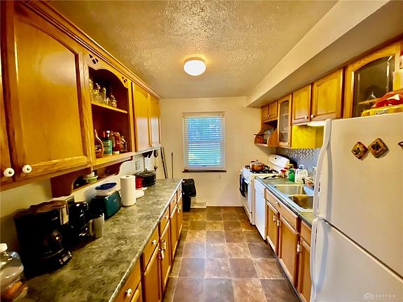 3rd image of 114 Castlewood Ave