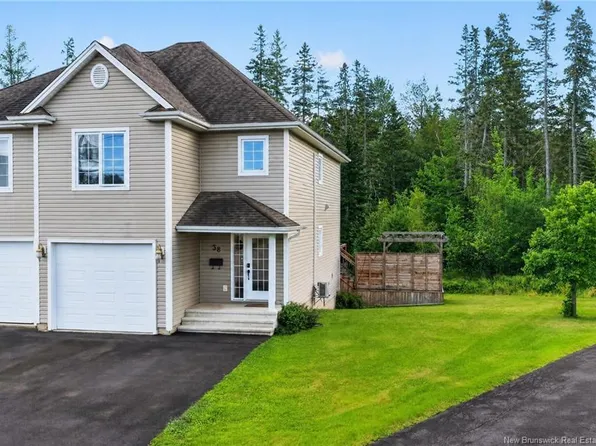 38 Celestin Ct, Dieppe, NB E1A 0K2