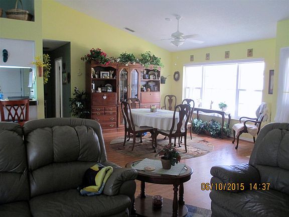 LR/DR.  Open plan & vaulted ceilings.