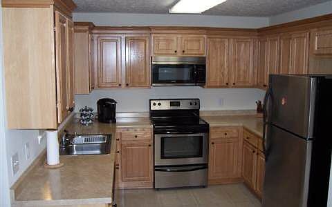2nd image of 465 Applewood Ct