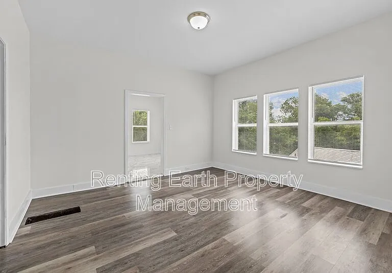 2426 Avenue U — Photo 7