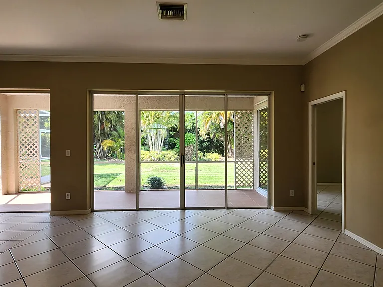 11082 Lakeland Cir — Photo 7