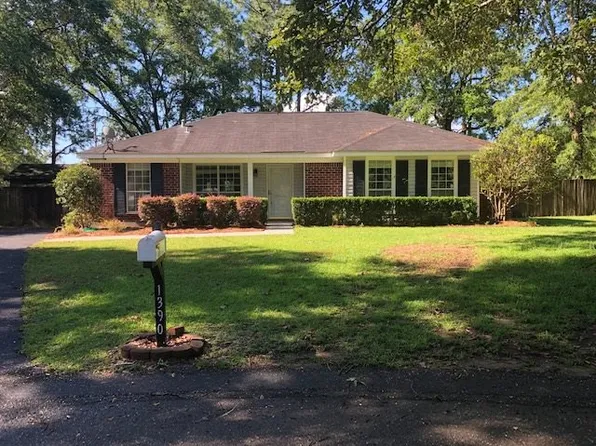1390 Essex Ct, Mobile, AL 36695