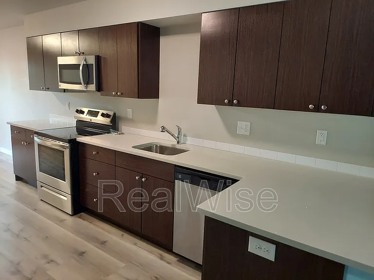 8300 SE Flavel St #102 — Photo 3