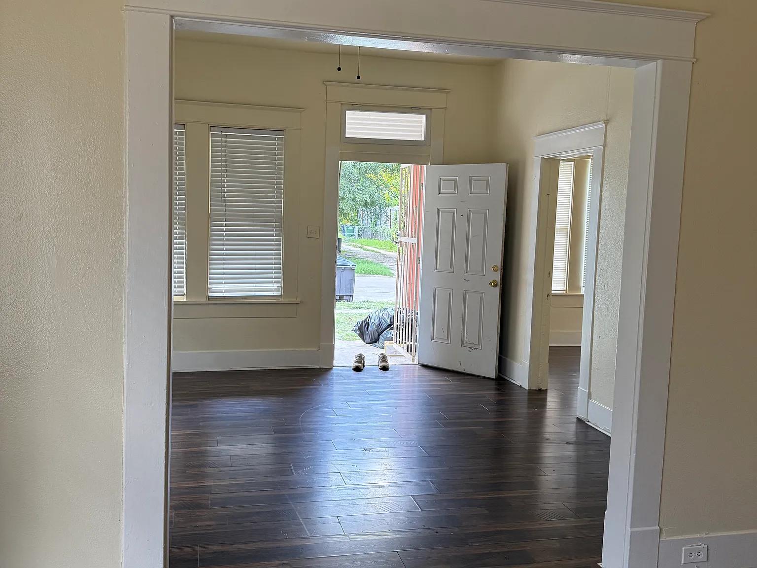 2 bed, 1092 sqft, $1,353 — Photo 1