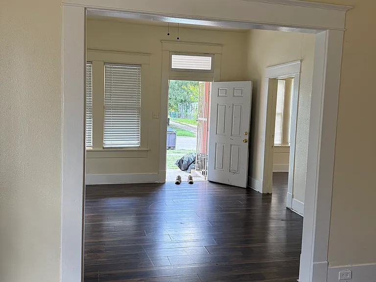 114 Tremlett Ave — Photo 1