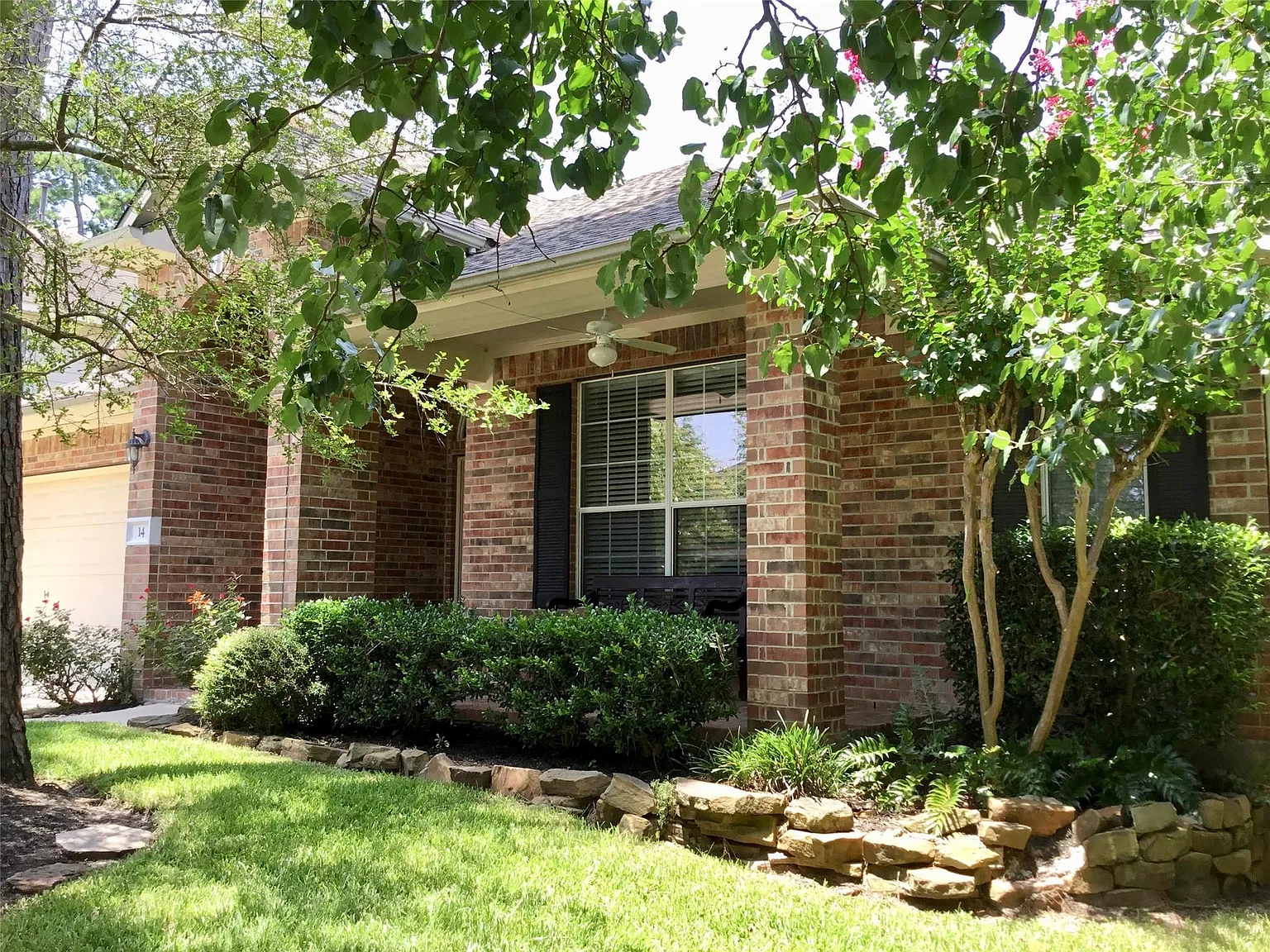 3 bed, 2.0 bath, 2093 sqft, $2,495 — Photo 2